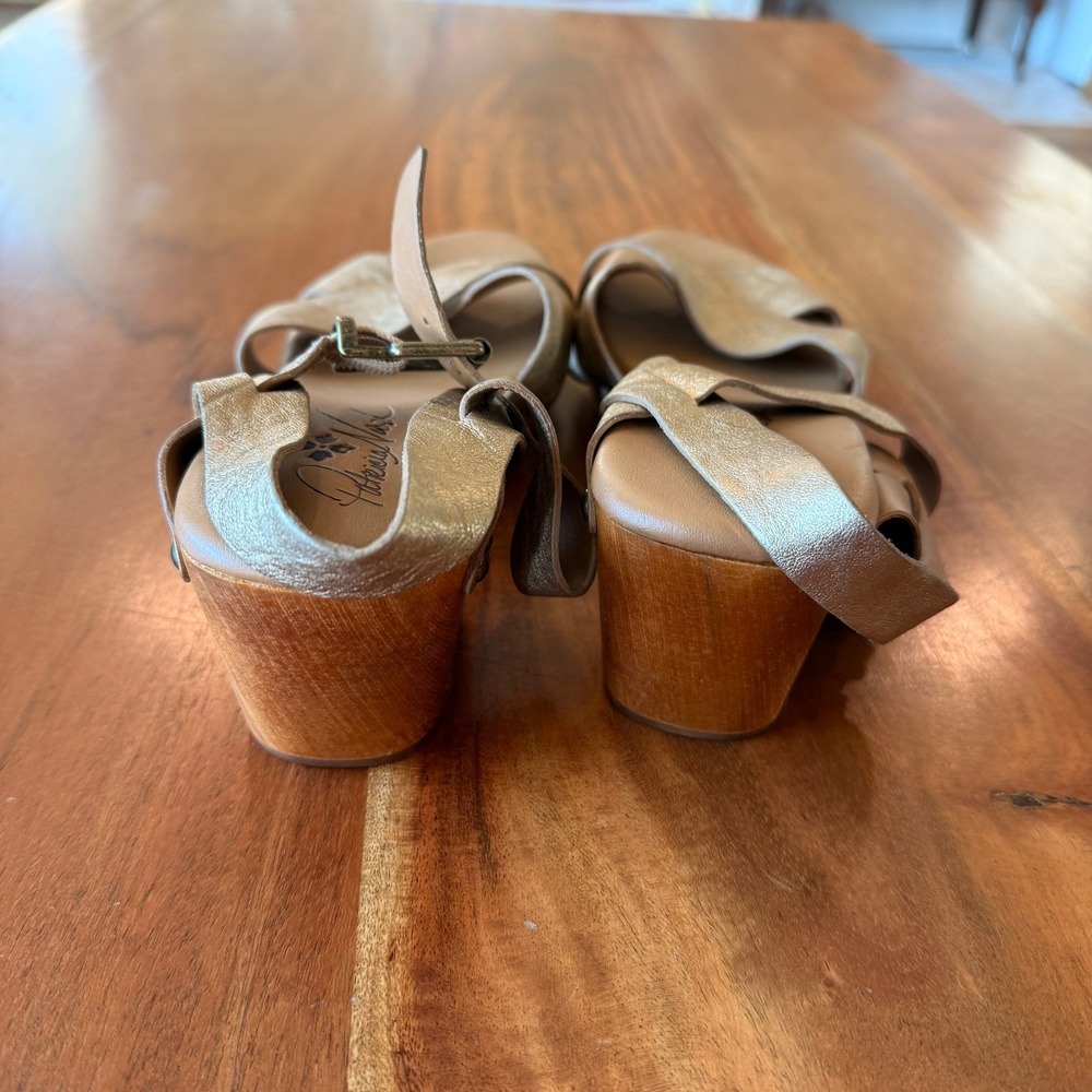 Patricia Nash Women's Gold Gigi Crisscross Clog Sandals Size 9.5 - Picture 4 of 6